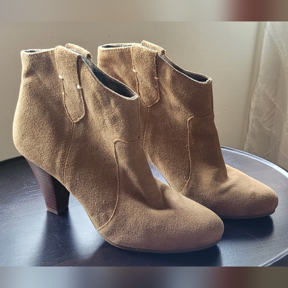 Nine West Shoes - 💛2 For $20💛Bundle and save Beautiful fall ankle boots by nine west.  7.5